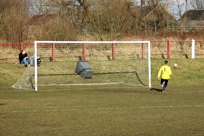 Chadderton keeper running back...