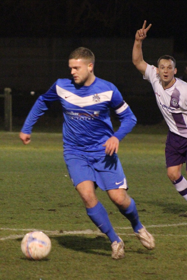 Photobombing (Poor quality)