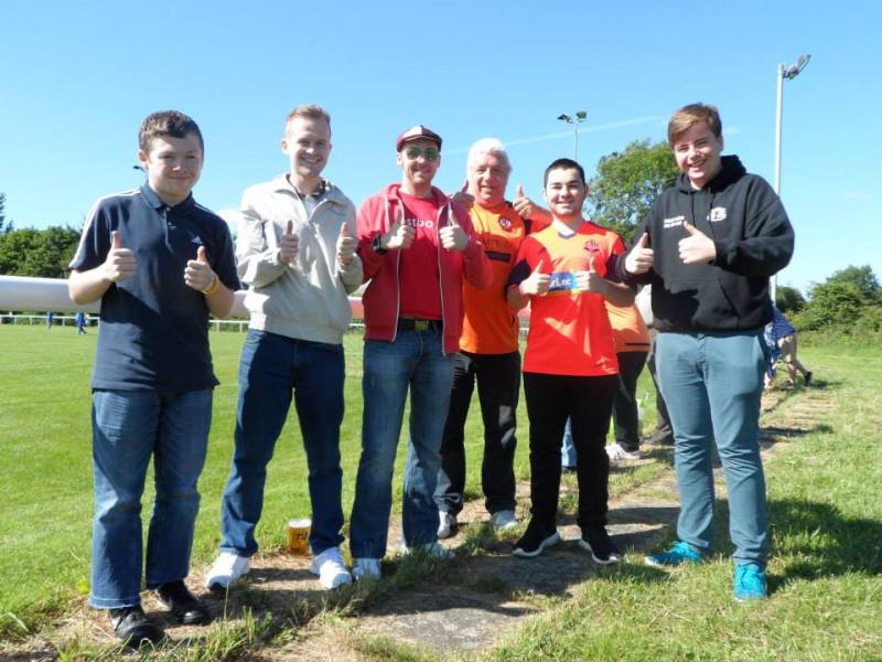 Lost Boyos thumbs up